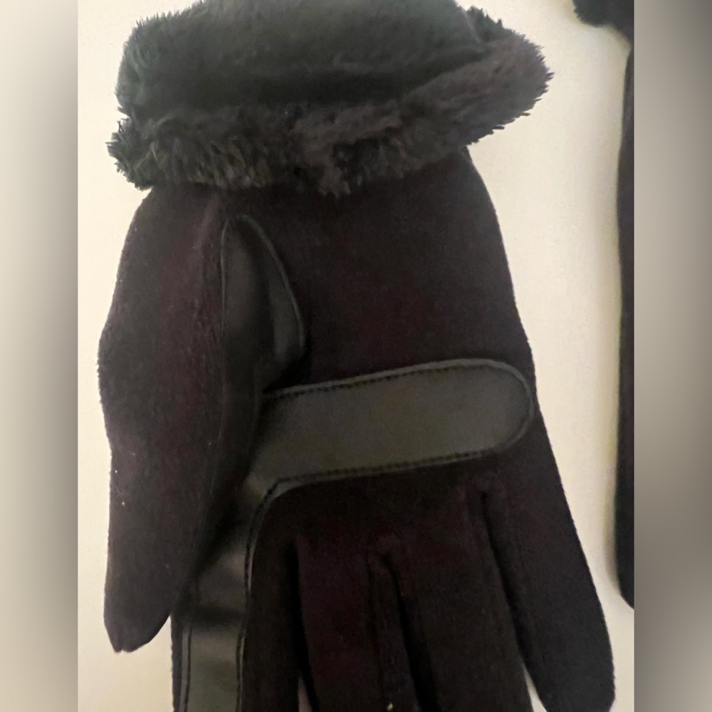 ISOTONER WOMEN’S STRETCH FLEECE GLOVES W/MICROLUXE LINING SIZE SMALL. BLACK - Picture 5 of 11